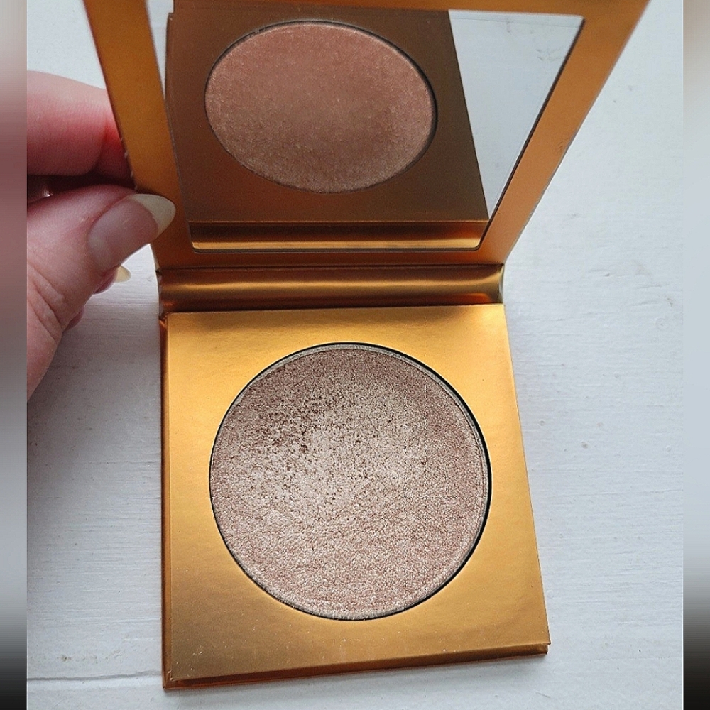Jaclyn Cosmetics Highlighter- limited edition